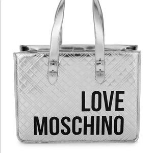 New tote moschinno